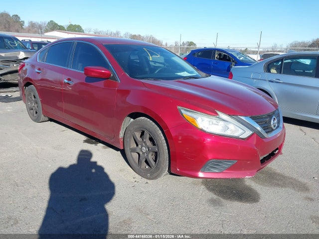 Salvage Nissan Altima Image