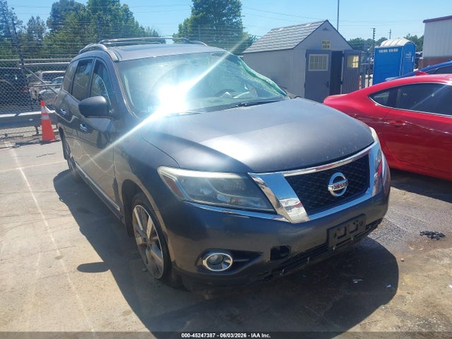 Salvage Nissan Pathfinder Image