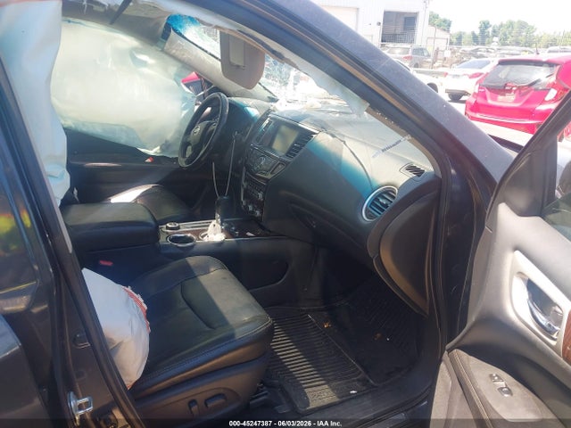 Nissan Pathfinder Platinum