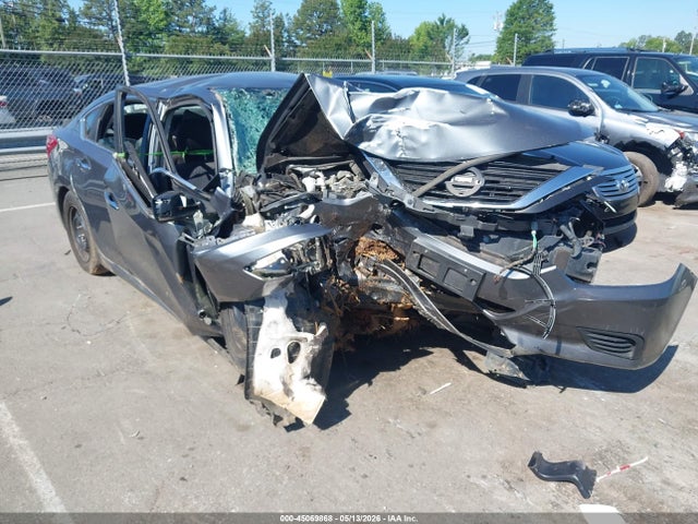 Salvage Nissan Altima Image
