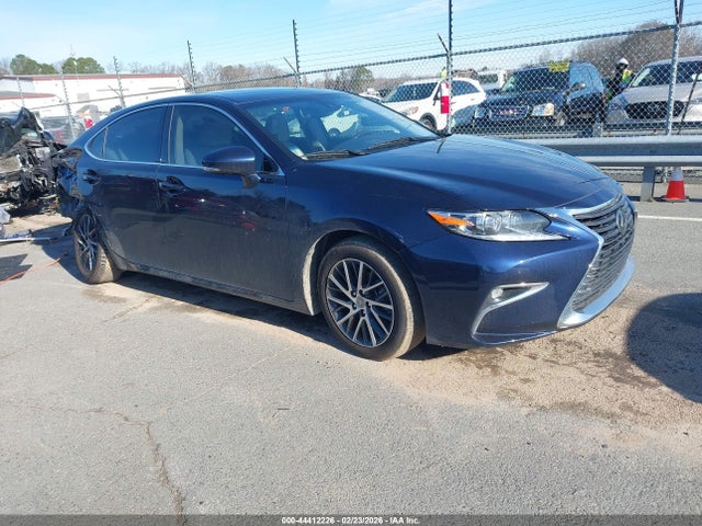 Salvage Lexus Es Image