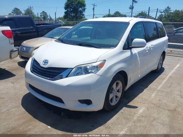 Toyota Sienna Le V6