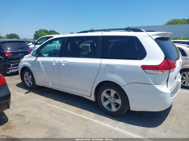 Toyota Sienna Le V6