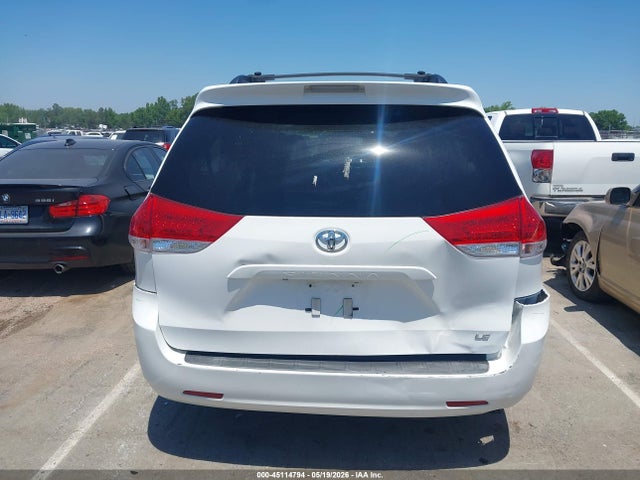 Toyota Sienna Le V6