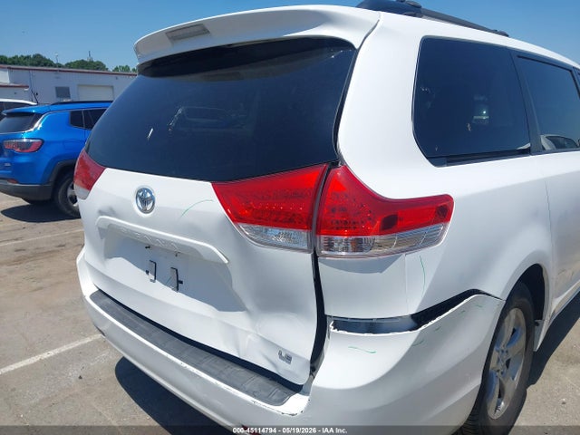 Toyota Sienna Le V6