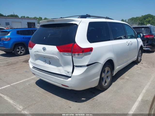 Toyota Sienna Le V6