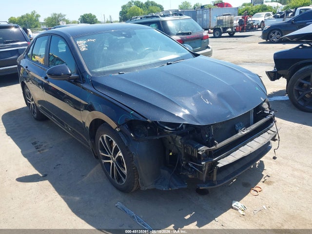 Salvage Volkswagen Jetta Image