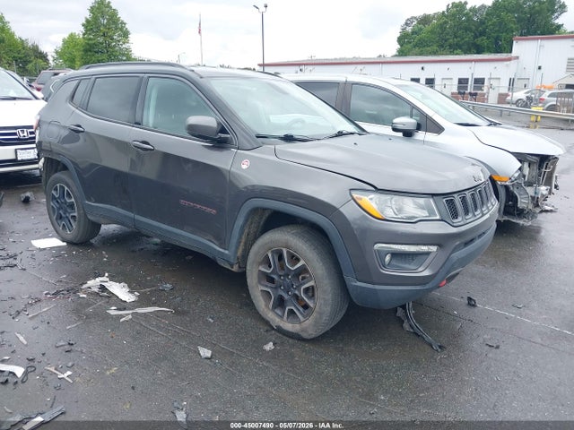Salvage Jeep Compass Image