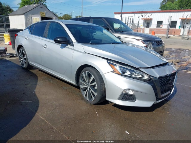 Salvage Nissan Altima Image