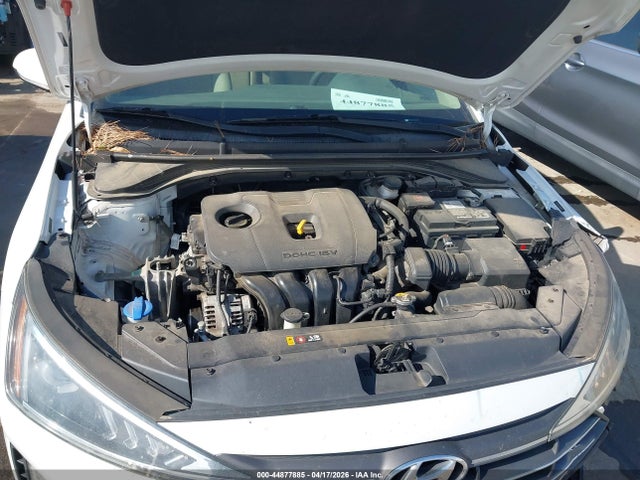 Hyundai ELANTRA Sel