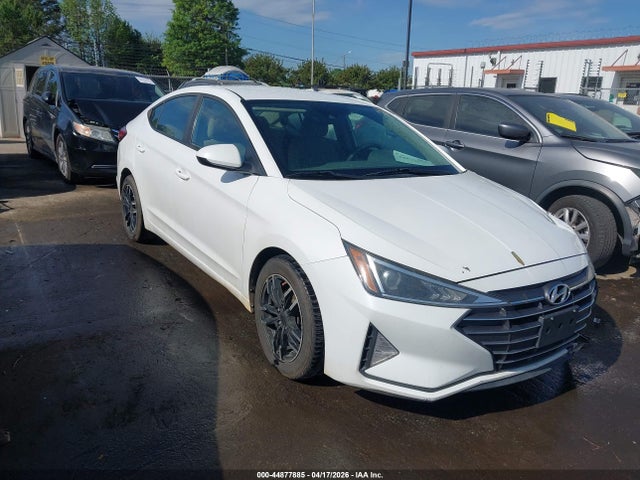 Salvage Hyundai ELANTRA Image
