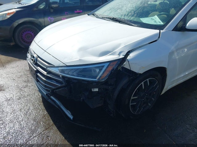 Hyundai ELANTRA Sel
