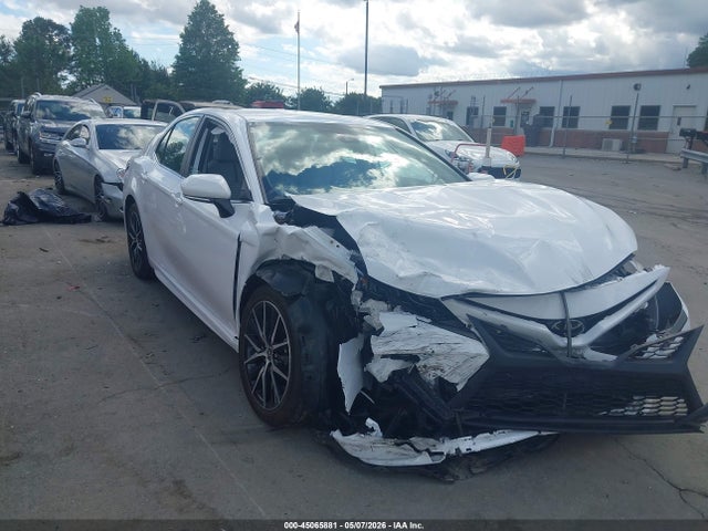 Salvage Toyota Camry Image