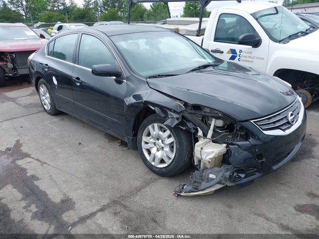 Salvage Nissan Altima Image