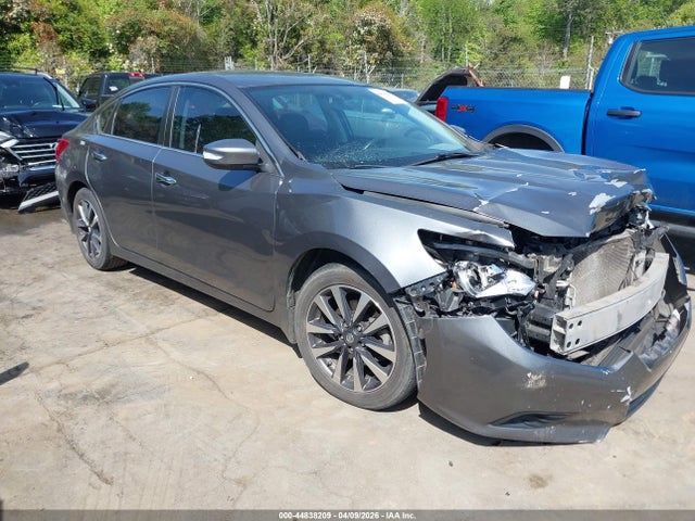 Salvage Nissan Altima Image