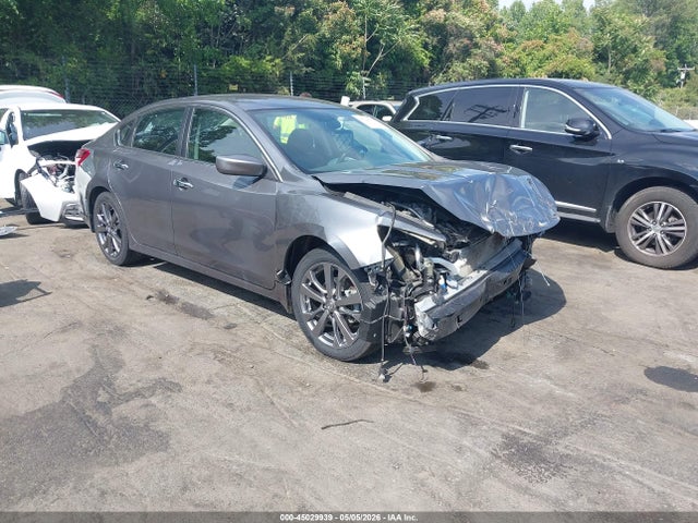 Salvage Nissan Altima Image