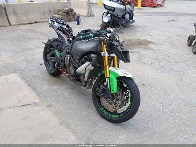 Salvage Kawasaki Zx1000 Image