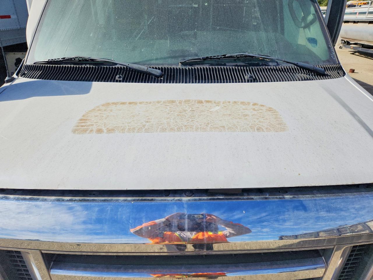 Ford Econoline E450 Super Duty Cutaway Van