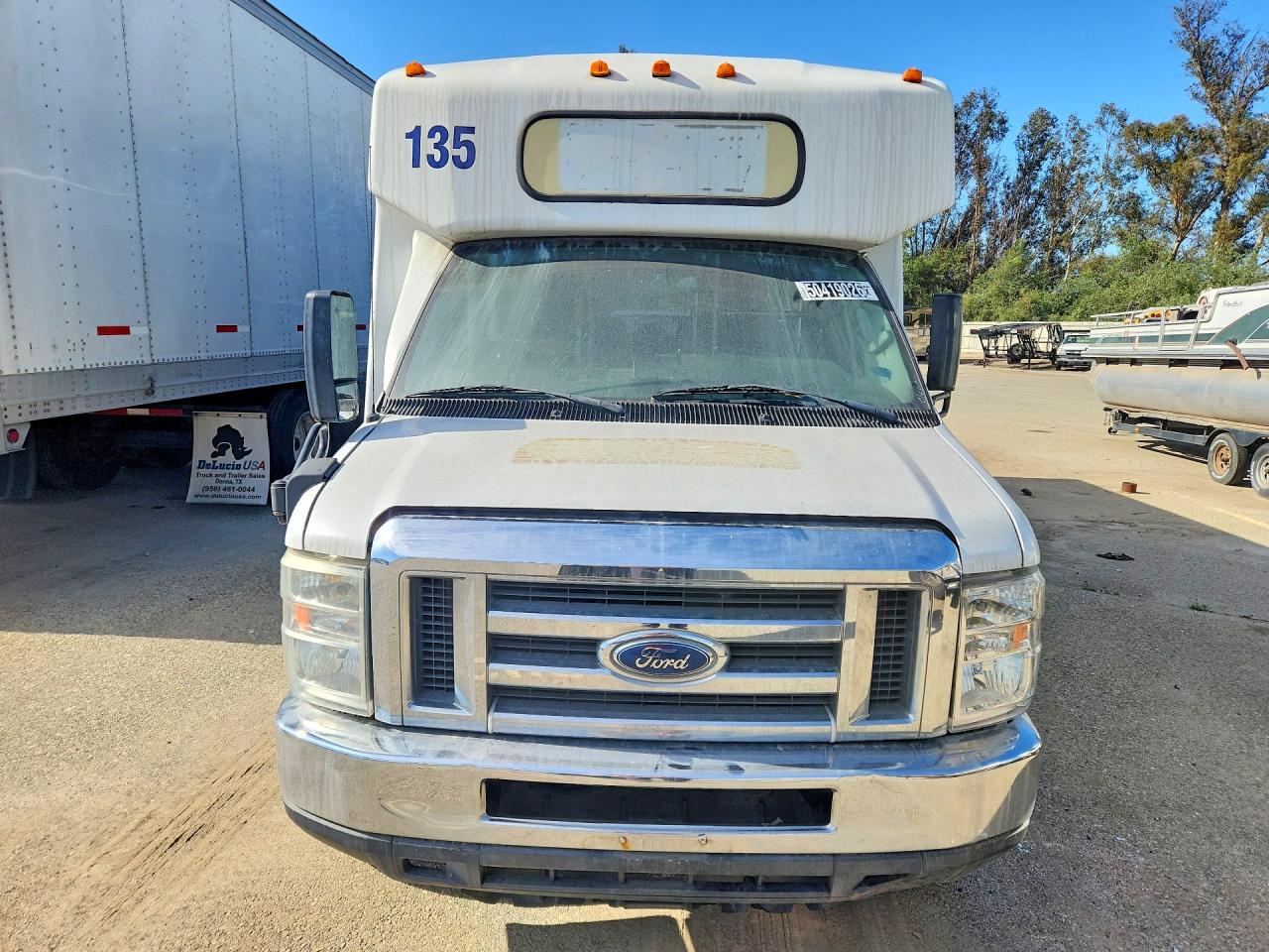 Ford Econoline E450 Super Duty Cutaway Van