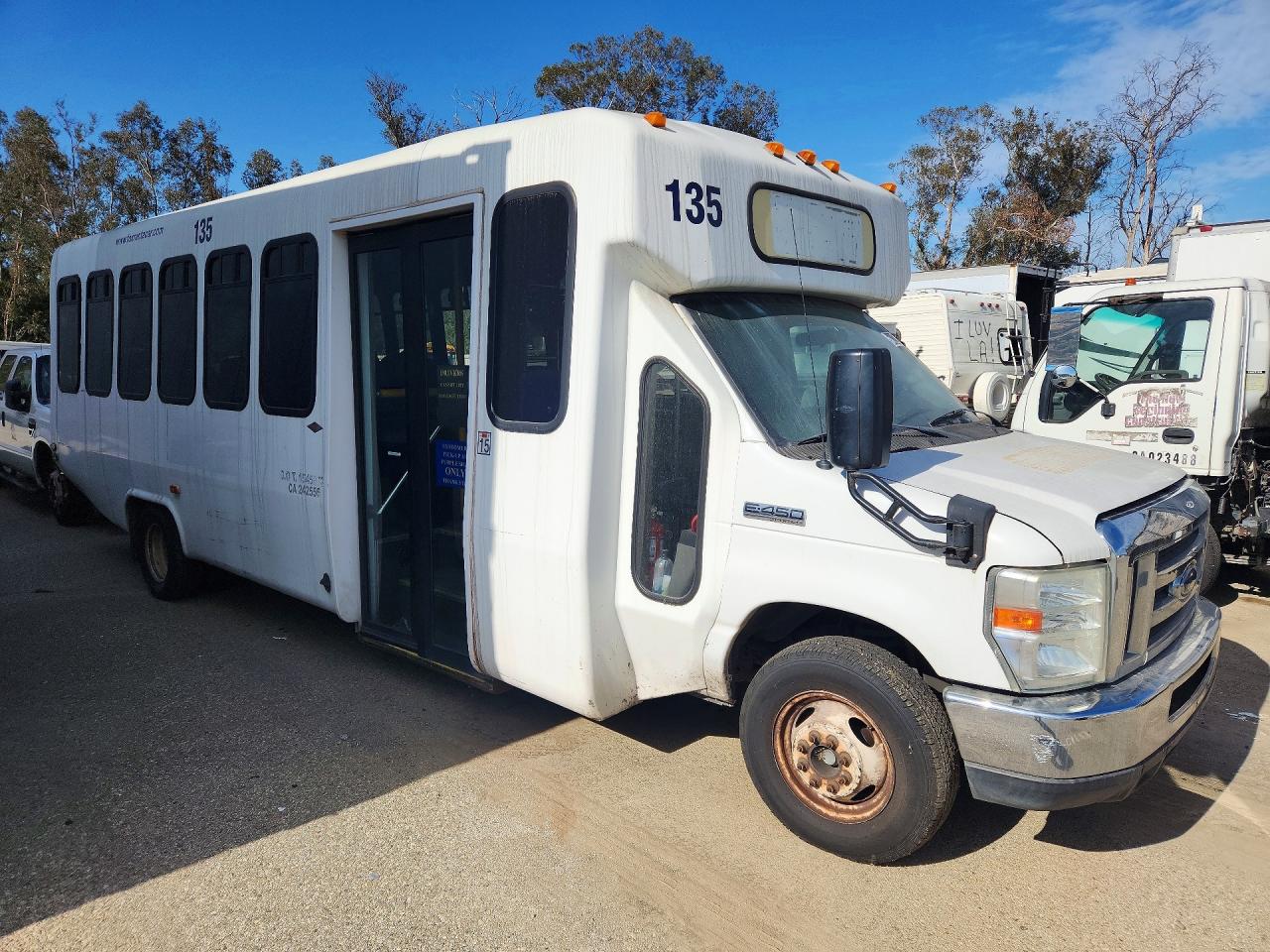Ford Econoline E450 Super Duty Cutaway Van