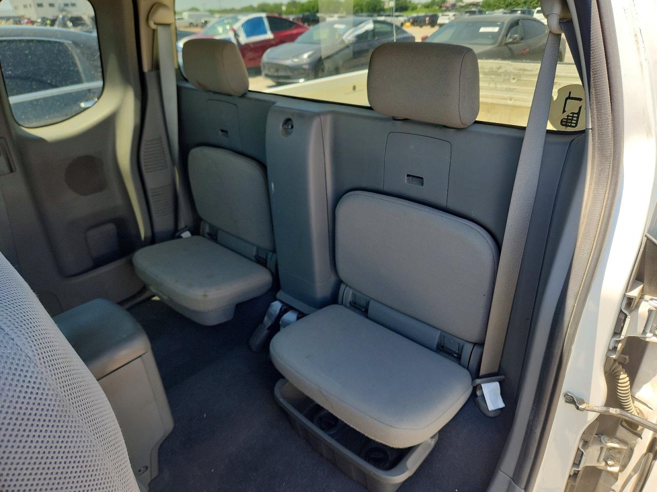 Nissan Frontier S
