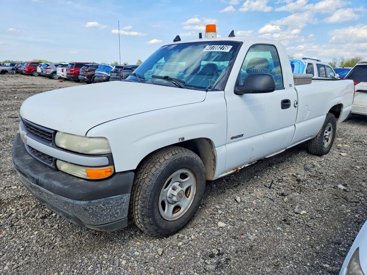 Salvage Chevrolet Silverado Image