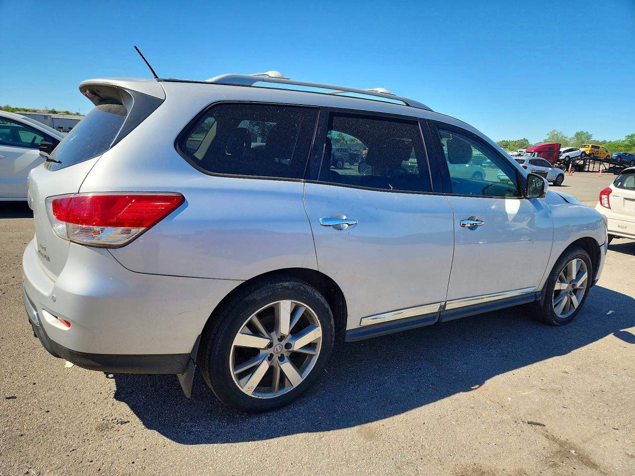 Nissan Pathfinder S