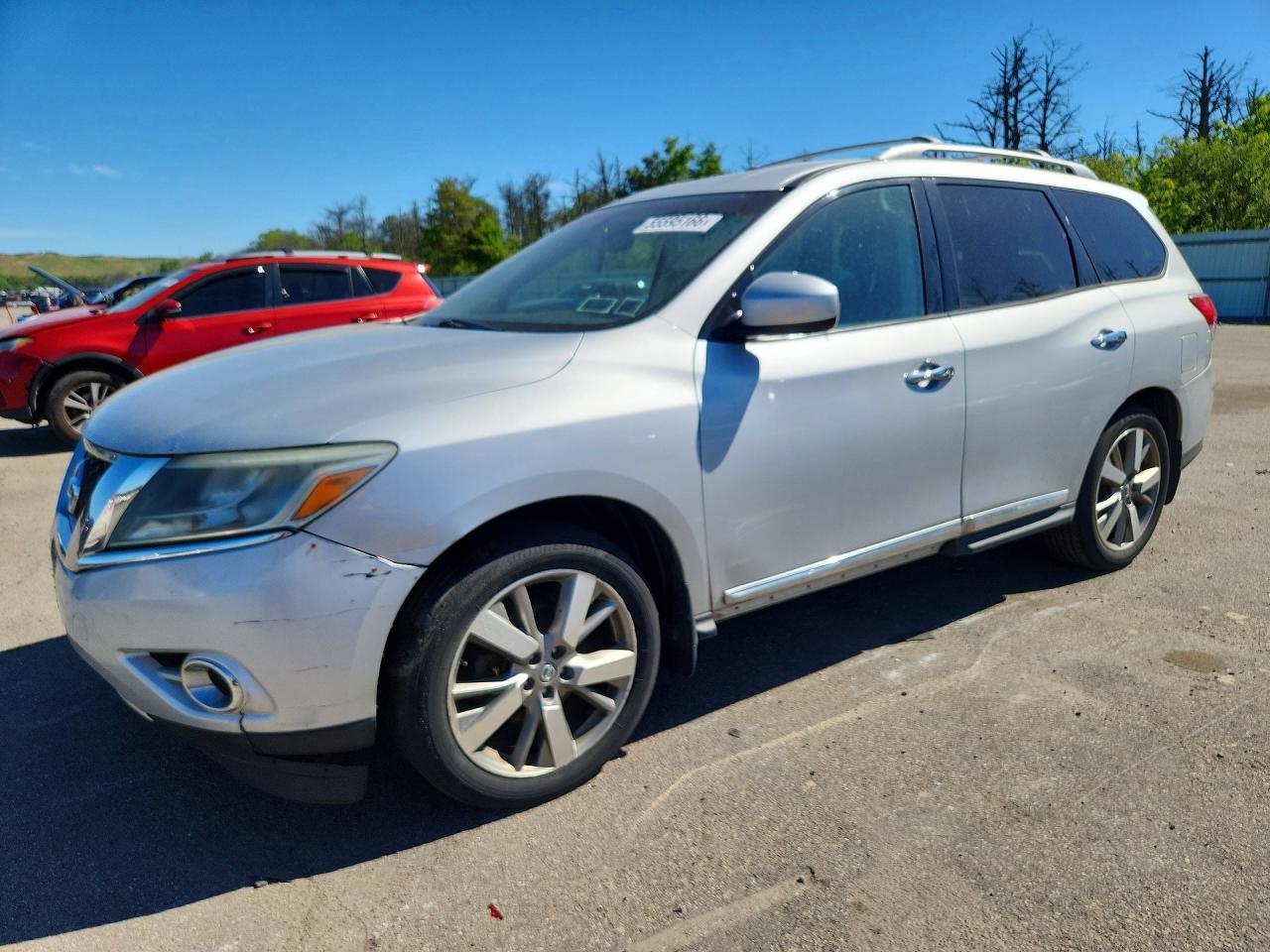 Salvage Nissan Pathfinder Image