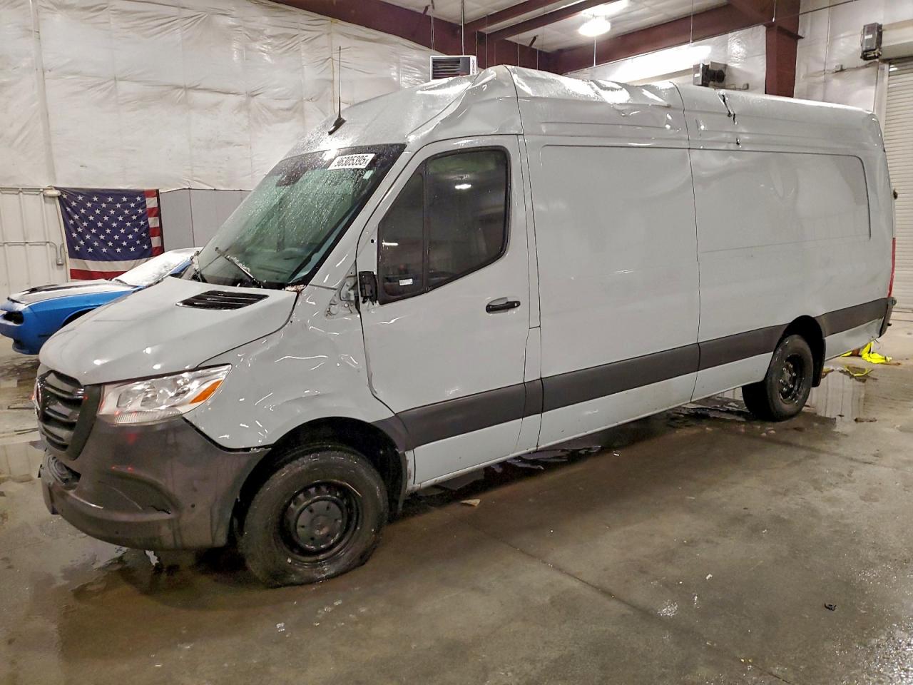 Salvage Mercedes-Benz Sprinter Image