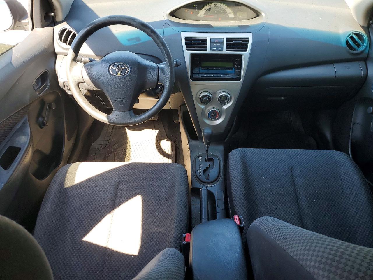 Toyota Yaris Base