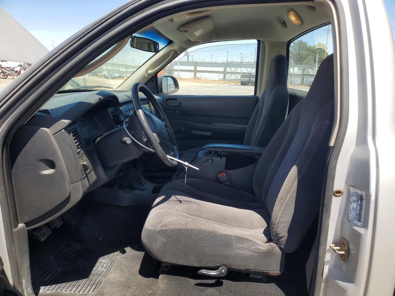 Dodge Dakota Base