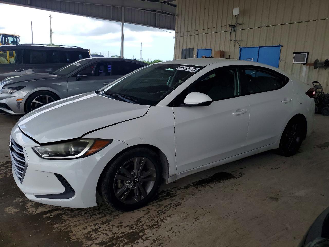 Salvage Hyundai ELANTRA Image