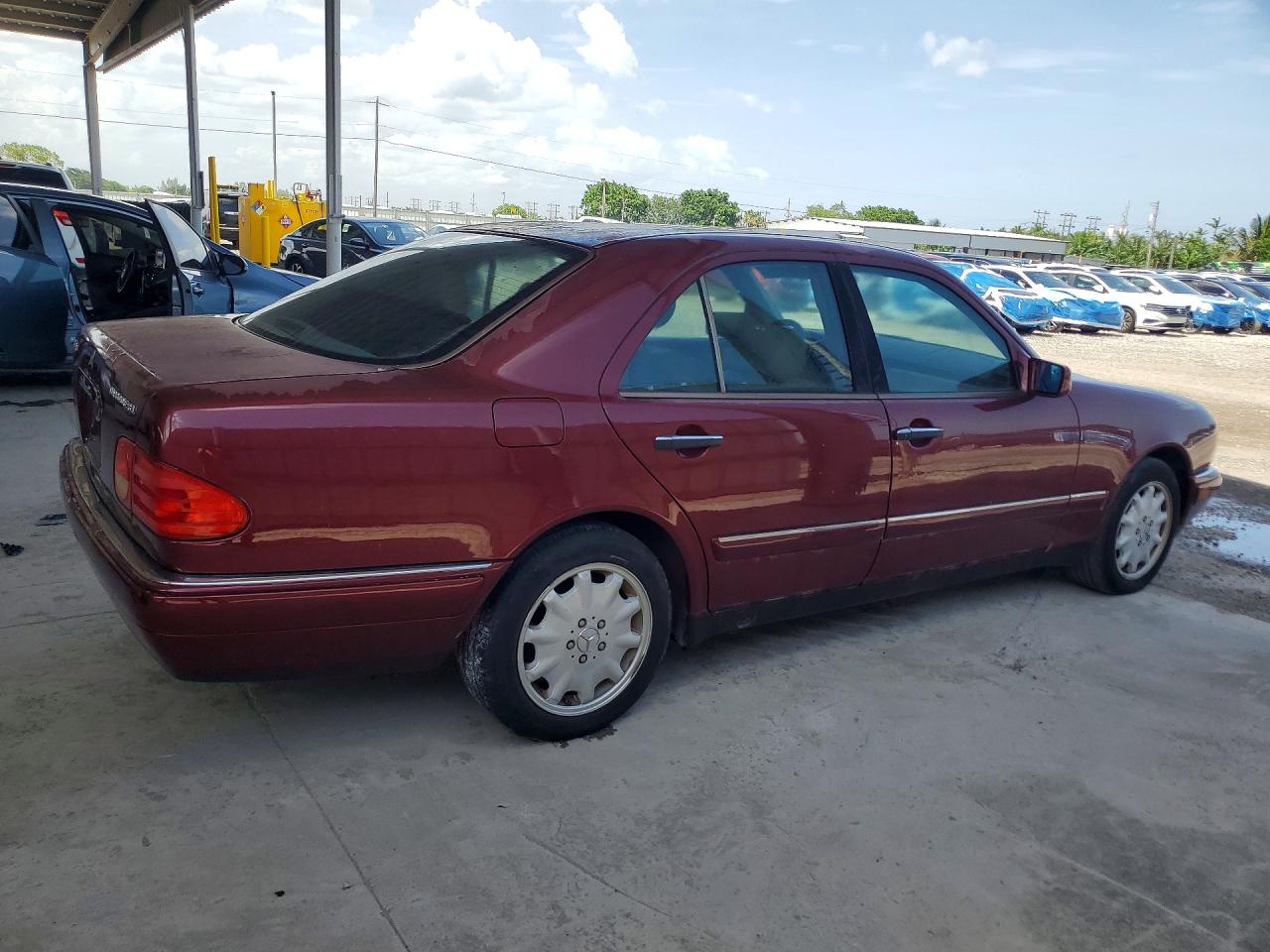 Mercedes-Benz E-Class 300td