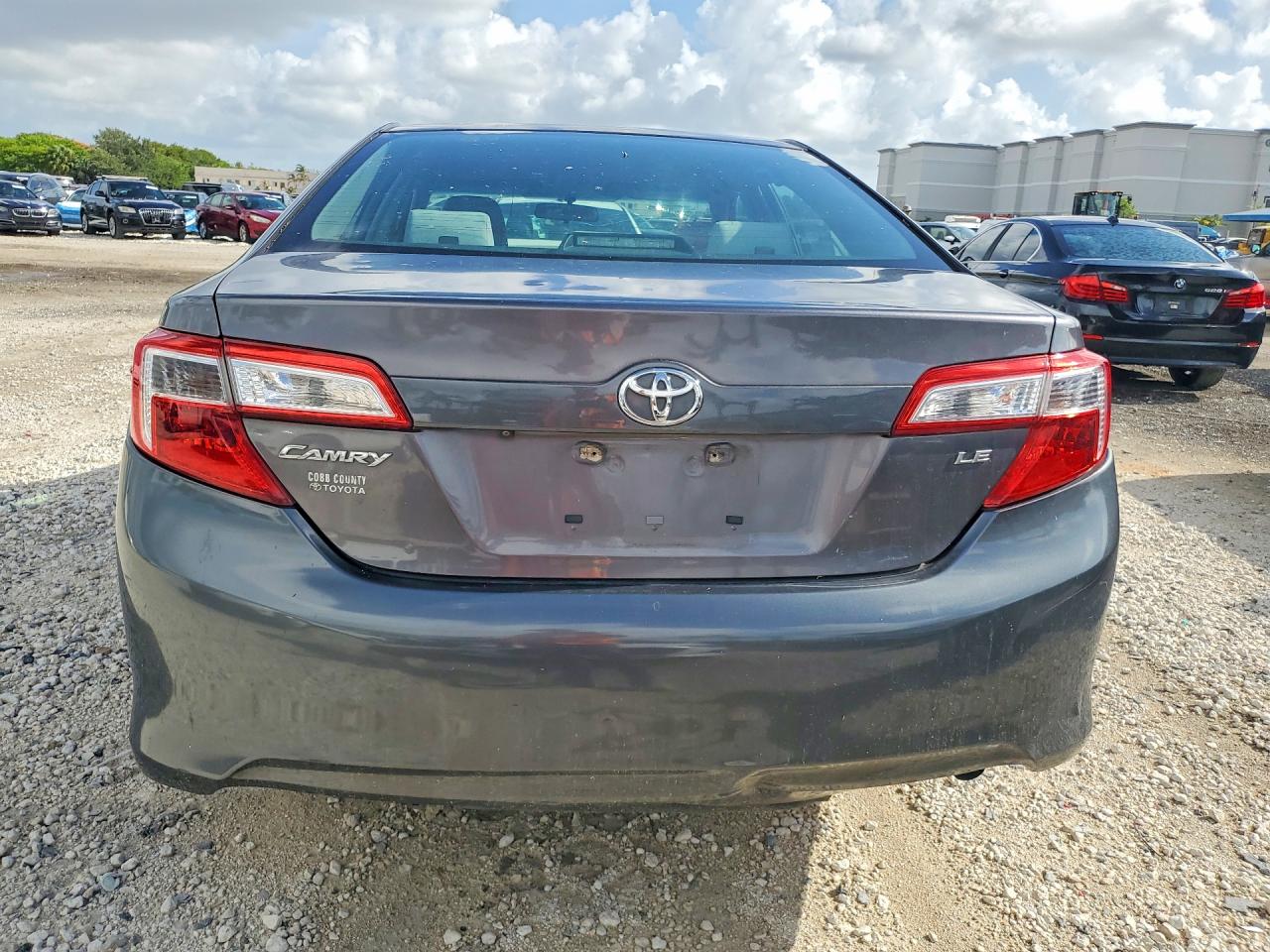 Toyota Camry Le
