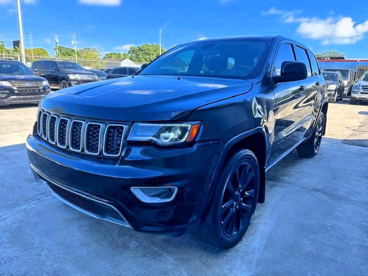 Salvage Jeep Cherokee Image