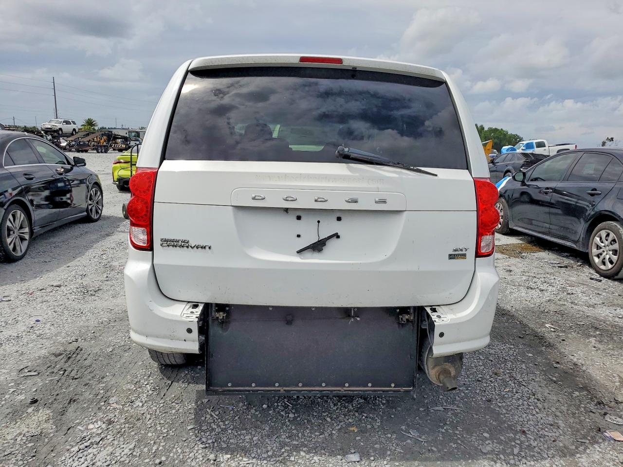 Dodge Caravan Sxt