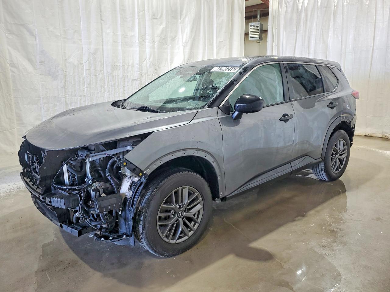 Salvage Nissan Rogue Image