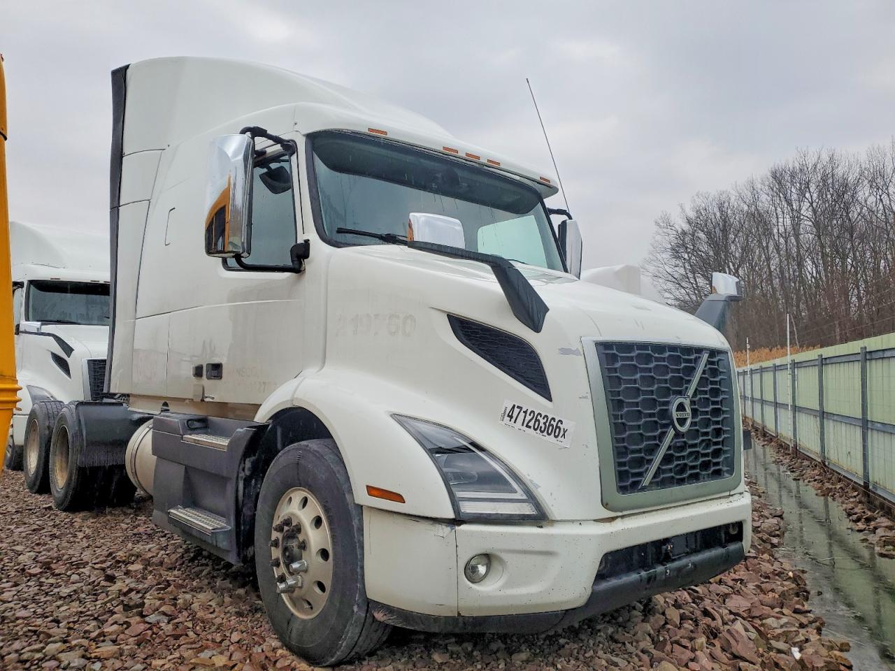 Salvage Volvo Vnr Image