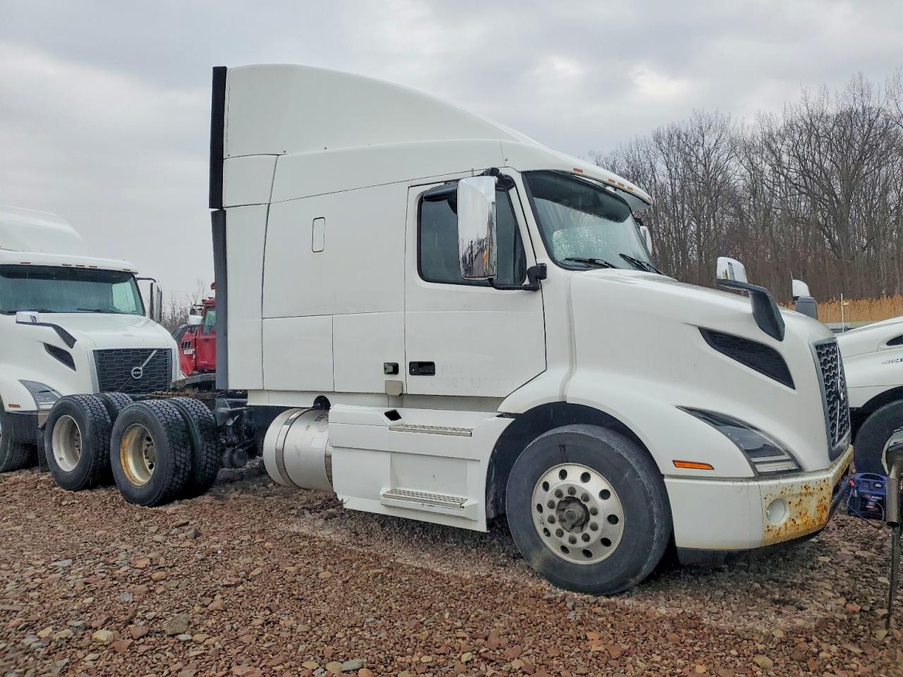 Salvage Volvo Vnr Image