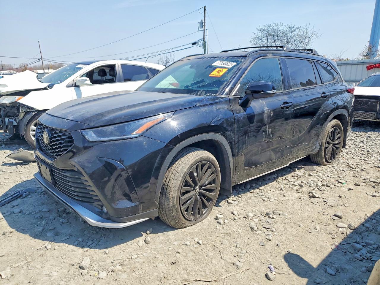 Salvage Toyota Highlander Image