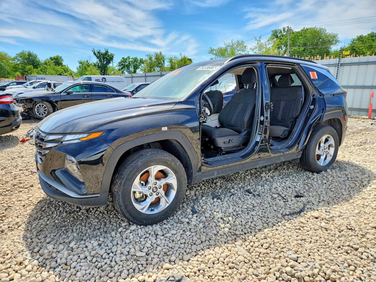 Salvage Hyundai TUCSON Image
