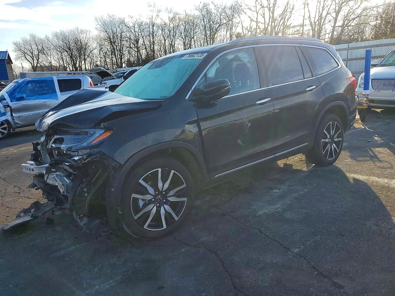 Salvage Honda Pilot Image