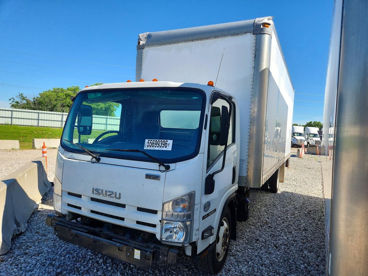 Salvage Isuzu Npr Image