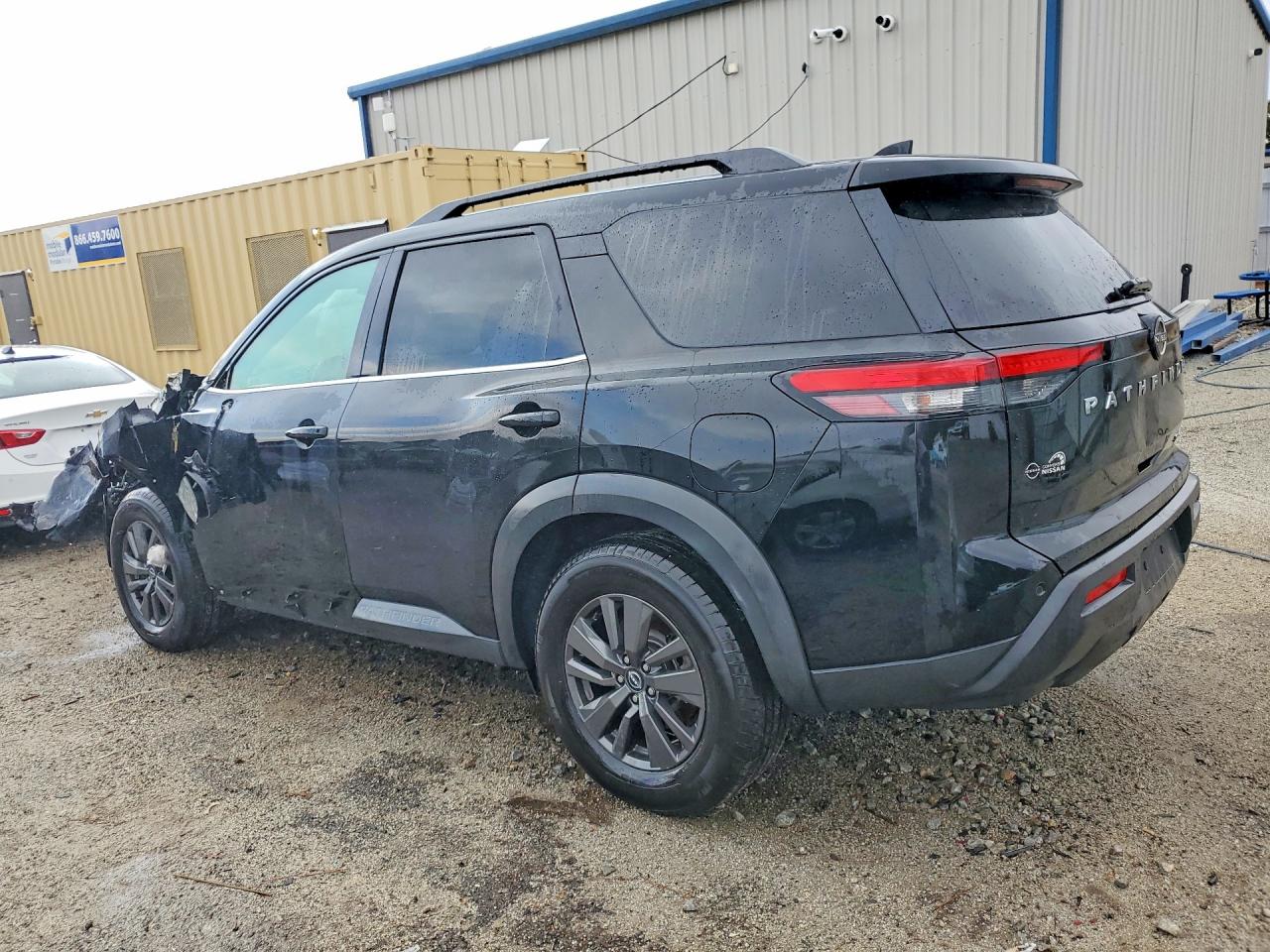 Nissan Pathfinder Sv