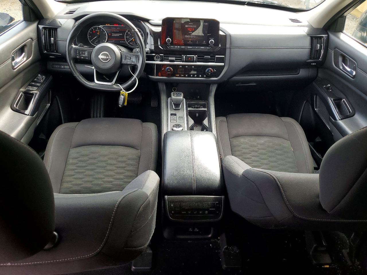 Nissan Pathfinder Sv