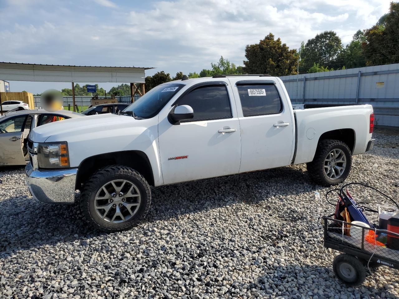 Salvage Chevrolet Silverado Image