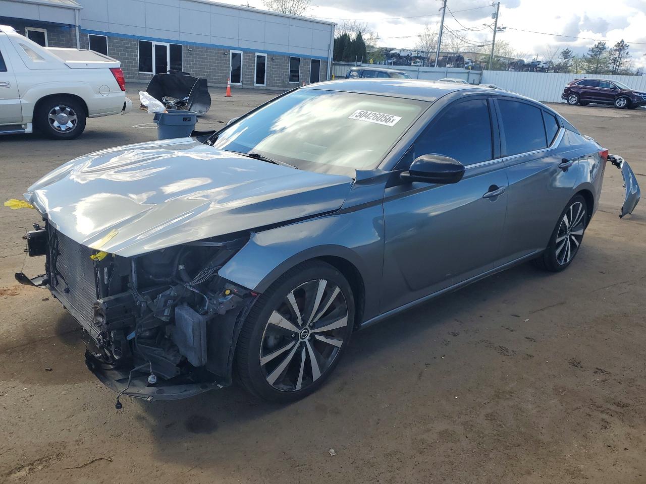 Salvage Nissan Altima Image