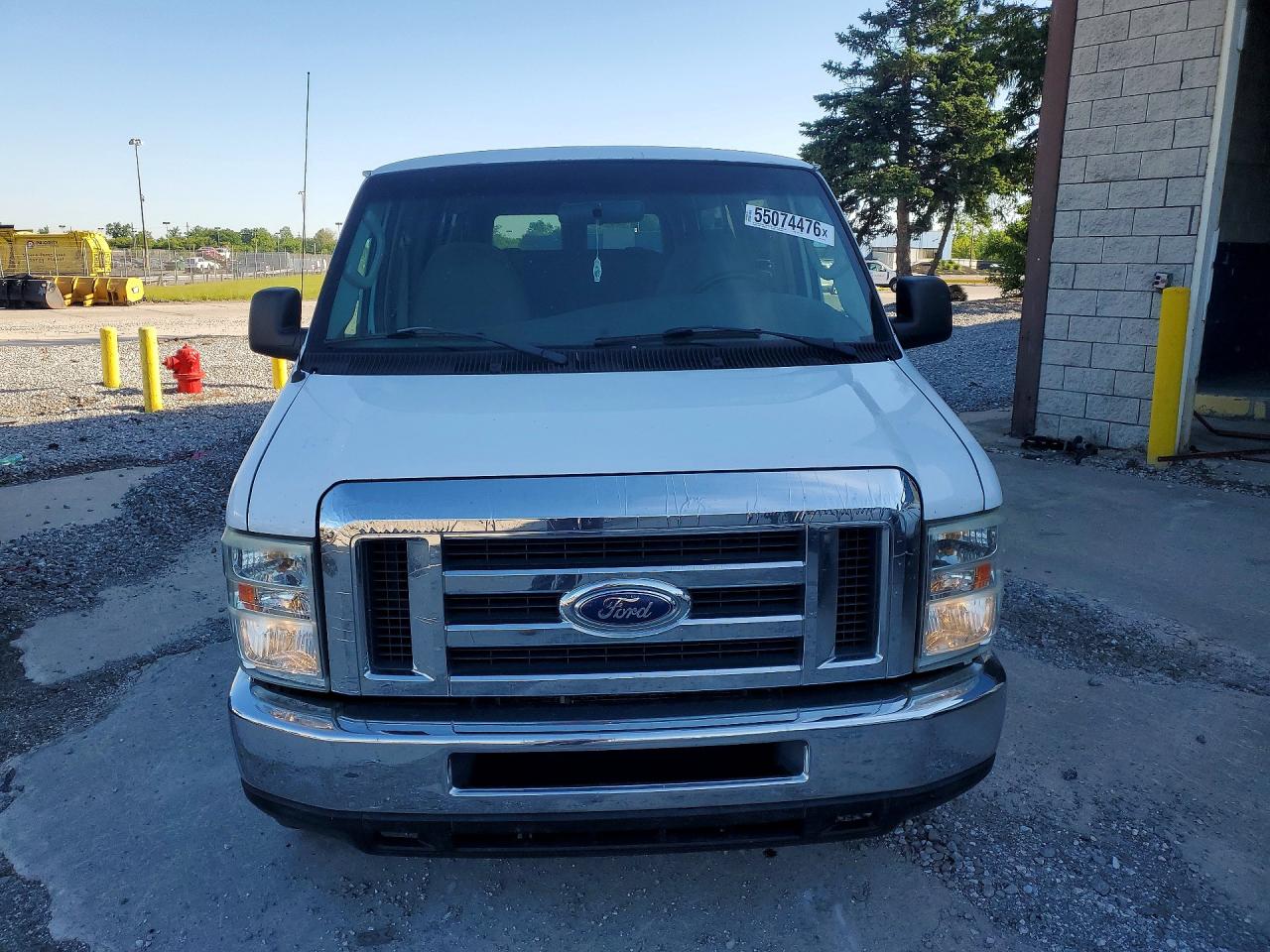 Ford Econoline E350 Super Duty Wagon