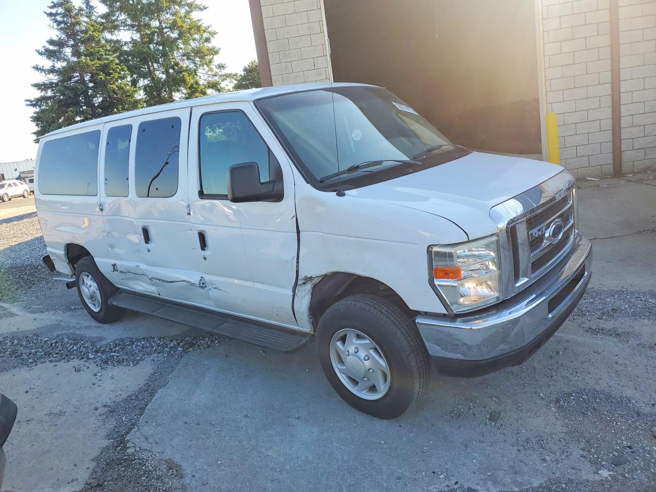 Ford Econoline E350 Super Duty Wagon