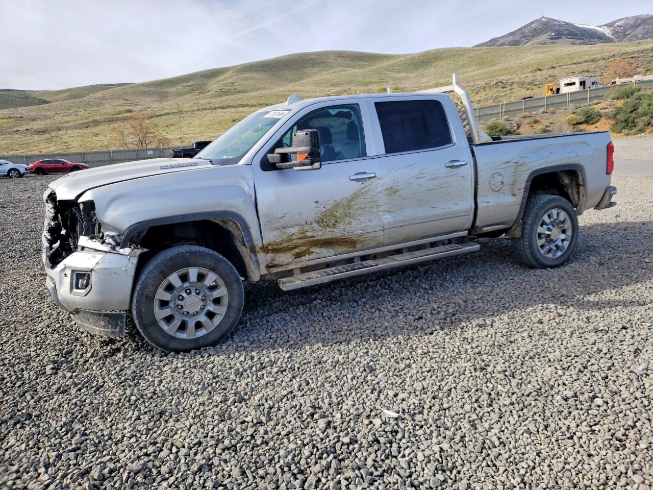 Salvage GMC Sierra Image